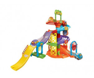 Aparcamiento con coche Tut Tut Bólidos