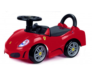 Coche de color negro y rojo